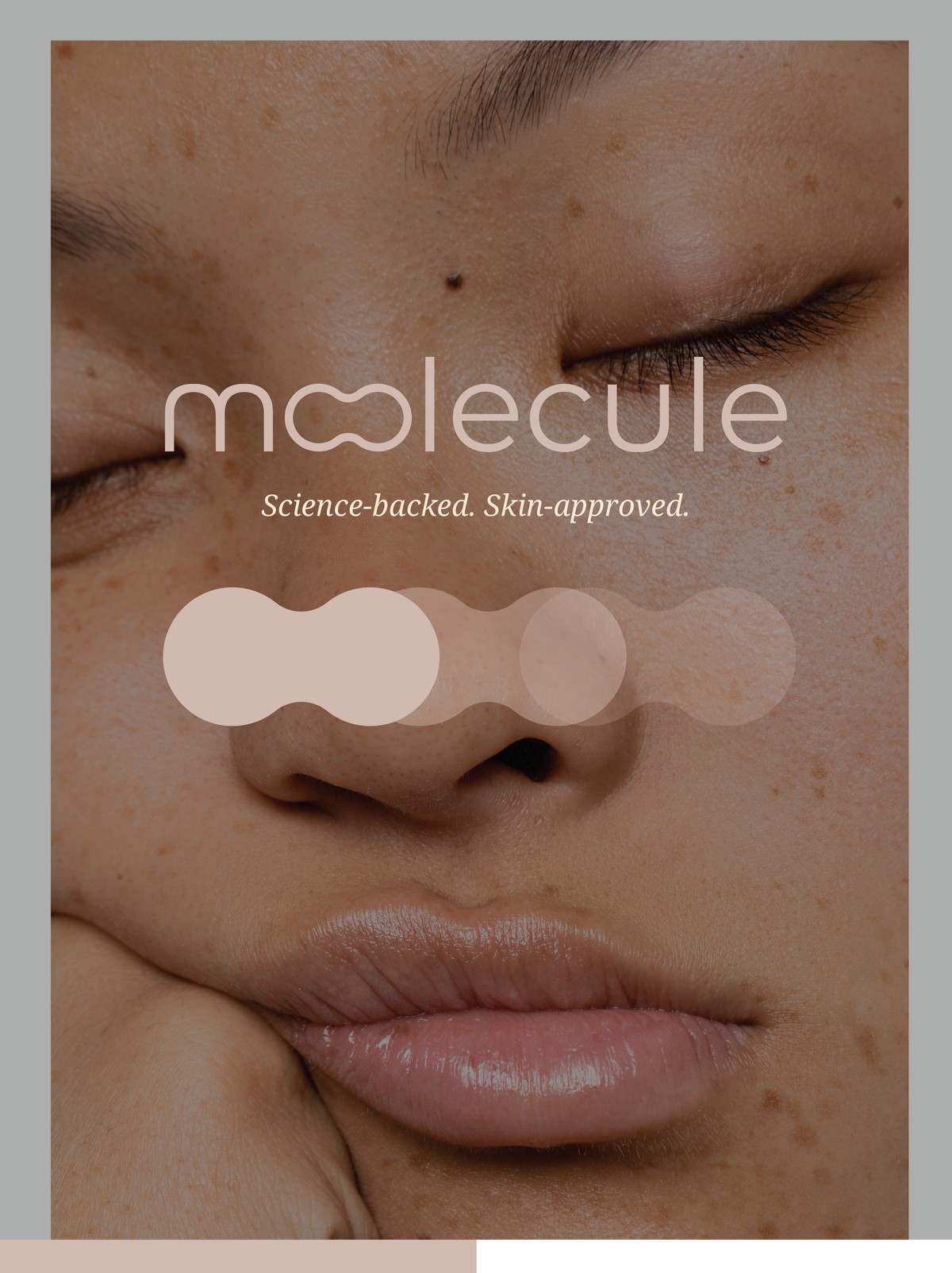 Molecule brand hero — logotip na face close-up fotografiji s nose strip proizvodom
