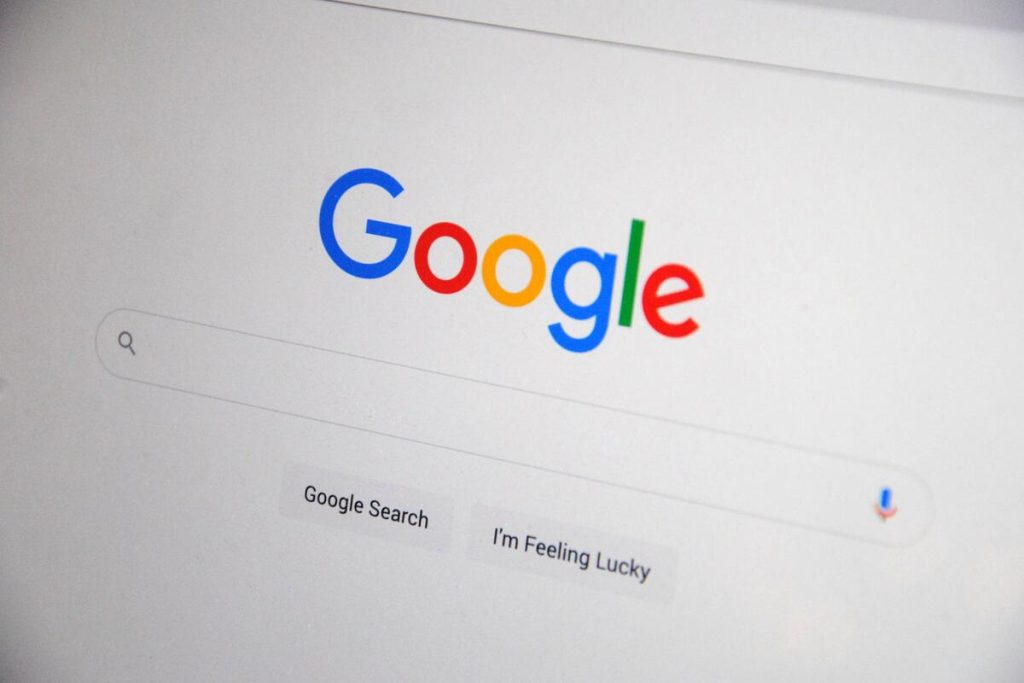 computer screen displaying search engine results page with star ratings